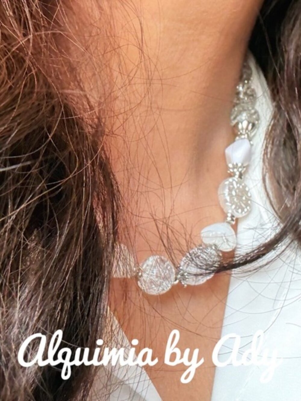 Exaggerated + Baroque bubblegum short necklace in pearl color